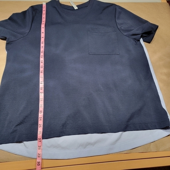 Athleta Size XL Navy Blue & Light Blue Gallery Tee Shirt, Gently Used Condition - Picture 13 of 15